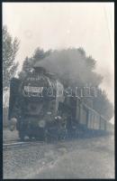 ca 1950 Vasút mozdony 424-es lokomotív, Éljen a vasutasnap felirattal. 9x14 cm