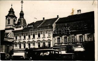 1940 Kolozsvár, Cluj; Fő tér, Központi szálloda, autóbuszok, Bernát üzlete, "Ez az üzlet teljesen feloszlik, addig az áruk kiárusíttatnak" / Hotel Central, shop, autobuses + "Kolozsvár visszatért" So. Stpl (fl)