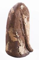 Gorka Lívia (1925-2011): Gesztenyeszedő. Kézzel formázott samottos kerámia, belül jelzett: masszába ...