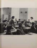 A Magyar Posta képekben (Budapest, 1963)
Kis példányszámú, belső ajándékozásra készült könyv. Az el...