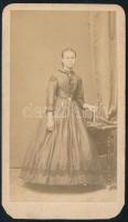 ca 1860 Beszédes Gusztáv fényírdája, műtermében készült vizitkártya, fiatal asszony