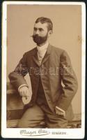 ca 1890 Komárom, Mager Ottó műtermében készült vizitkártya, elegáns férfi