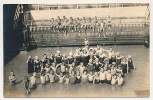 1927 Szászsebes, Mühlbach, Sebesul Sasesc, Sebes (?); csoportkép a fürdőben / spa, group photo (EK)
