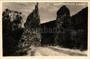 Torockó, Rimetea; Aranyos-völgy, Aranyosvölgye barlang, Leánykő / Valea Ariesului / cave interior