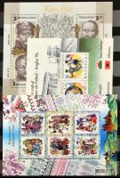 Terjedelmes szovjet - orosz tétel 7 db közepes, A/4-es vagy nagyalakú berakóban és 2 db cserefüzetbe...