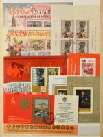 Terjedelmes szovjet - orosz tétel 7 db közepes, A/4-es vagy nagyalakú berakóban és 2 db cserefüzetbe...