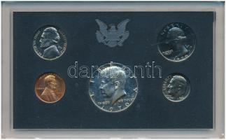 Amerikai Egyesült Államok 1970S. 1c-1/2$ (5xklf) műanyag tokban, tanúsítvánnyal T:AU (eredetileg PP) kis patina USA 1970S. 1 Cent -1/2 Dollar (5xdiff) coin set in plastic case, with certificate C:AU (originally PP) small patina