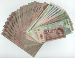 Vegyes, 32db-os nagyrészt magyar bankjegy tétel, benne: 1969-2006. 10-1000Ft (9xklf) + 1930-1944. 5-100P (21xklf) + 100.000BP + Románia 2000. 10000L T:Pr-F