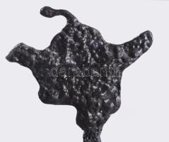 Frederic Remington (1861-1909): The Buffalo Signal, Patinázott bronz, jelzett. Gránit talapzaton, né...