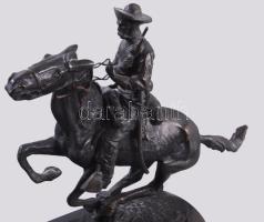 Frederic Remington (1861-1909): Trooper of the plains, Patinázott bronz, jelzett. Márvány talapzaton...