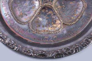 Szédertál, ezüst (Ag) XIX. sz. vége. dianás jelzéssel, GU mesterjeggyel 611g, d: 31 cm

Seder plat...