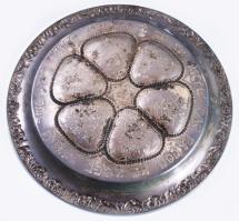Szédertál, ezüst (Ag) XIX. sz. vége. dianás jelzéssel, GU mesterjeggyel 611g, d: 31 cm

Seder plat...