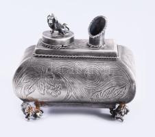 Foll és tintatartó, oroszlános díszítéssel. (Júda oroszlánja) Ezüst (Ag) antik, orosz, jelzett, 1867. 84 zolotniki jelzéssel, AK mesterjeggyel 133 g, 9x8 cm         Pen and inkwell, decorated with lions. (Lion of Juda) Silver (Ag) antique, Russian, marked, 1867. Marked 84 zolotniki, AK master mark 133 g, 9x8 cm