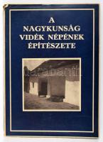 Miskolczy László - Vargha László: A Nagykunság vidék népének építészete. Bp., 1943, Magyar Ház Barátai. Kiadói papírkötés, sérült papír védőborítóval, kopottas állapotban.