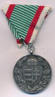 1929. "Magyar Háborús Emlékérem kardokkal, sisakkal" ezüstözött bronz kitüntetés modern me...