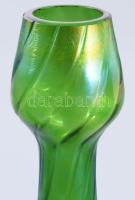 Jugendstil Lötz váza pár. Irizáló zöld hutaüveg. Jelzés nélkül 22 cm /// Jugendstil Lötz vase pair. ...