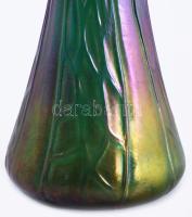 Jugendstil Lötz jellegű váza. Irizáló zöld hutaüveg plasztikus, üvegszál díszítéssel.. Jelzés nélkül...