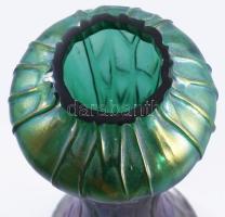 Jugendstil Lötz jellegű váza. Irizáló zöld hutaüveg plasztikus, üvegszál díszítéssel.. Jelzés nélkül...