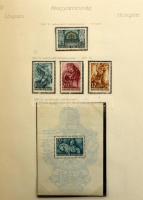 Vegyes külföldi bélyegek nagyalakú 10 lapos berakóban + Schaubek világalbum bélyegekkel, benne magya...