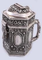 Cödaka / Tzedakah adománygyűjtő persely. Filigrán ezüst (Ag) 925 finomság. Oroszország XX. sz, jelzett, 598 h, m: 15 cm Tsödaka / Tzedakah collection box. Filigree silver (Ag) 925 fineness. Russia 20th century, marked, 598 h, m: 15 cm