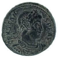 Római Birodalom 347-348 / Constans / Siscia / AE4 Cu (1,86g) T:XF Roman Empire 347-348 / Constans / Siscia / AE4 Cu "CONSTAN-S PF AVG / VICTORIAE DD AVGGQ NN - [...]SIS" two Victories standing facing each other, each holding wreath and palm (1,86g) C:XF RIC VIII 185