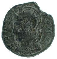 Római Birodalom 330-335 / I. Constantinus / Konstantinápoly / AE4 (1,55g) T:XF Roman Empire 330-335 / Constantine I / Constantinopolis / AE4 "VRBS ROMA / GLOR-IA EXERC-ITVS - CONS[?]" (1,55g) C:XF RIC VIII 31