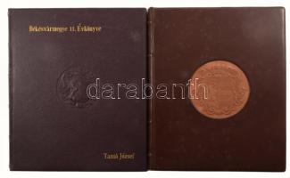 Békésvármegye Törvényhatósági Iskolánkívüli Népművelési Bizottságának évkönyvei, 2 kötet (az egyik a szerkesztő, Tantó József által dedikált), illetve egy kapcsolódó levél:  Békésvármegye Törvényhatósági Iskolánkívüli Népművelési Bizottságának I. évkönyve. A népművelés története, szervezete. Szerk.: Tantó József. Átnézte: Daimel Sándor. Számozott (25./25), a kötet szerkesztője, Tantó (Tanthó) József (1888-1973), Békés vármegye népművelési titkára által felesége részére dedikált példány (,,A magyar tanítónők mintaképének, gyermekeim jóságos lelkű, önfeláldozó édesanyjának, életútamon hűséges kísérőmnek: Feleségemnek ajánlom [...]"). Békéscsaba, 1928, ,,Kőrösvidék"-ny., 8 sztl. lev.+ 192 p.+ 16 t.+ 1 (Békés vármegye kihajtható térképe) t. Dombornyomott címerrel díszített egészbőr-kötésben, nagyrészt jó állapotban.  Békésvármegye Törvényhatósági Iskolánkívüli Népművelési Bizottságának II. évkönyve. Szerk.: Tantó József. Számozott (3./710), a szerkesztő, Tantó József részére névre szóló tiszteletpéldány. [Gyula, 1934, Dobay János-ny.], XI+(1)+143+(7) p. Dombornyomott címerrel díszített, aranyozott egészvászon-kötésben, nagyrészt jó állapotban.  Hozzá Békésvármegye Törvényhatósági Iskolánkívüli Népművelési Bizottságának Daimel Sándor alispánhoz, a bizottság elnökéhez címzett, nyomtatott levele (1931), Tantó József autográf aláírásával, 2 sztl. lev.