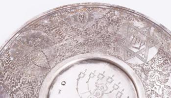 Ezüst (Ag) Kiddus pohár alátéttel. cca 19. sz. utolsó harmada, jelzett, mesterjeggyel, m: 9,5 cm, d:...