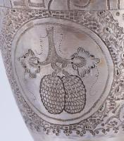 Ezüst (Ag) Kiddus pohár alátéttel. cca 19. sz. utolsó harmada, jelzett, mesterjeggyel, m: 9,5 cm, d:...