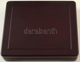 Mahagóni fa éremtartó kazetta bársonybéléssel, 1db kivehető tálcával, 12db férőhellyel, egyenként ma...