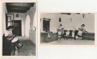 Tihany, M. kir. Balatoni Intéző Bizottság Balaton környéki népművészeti háza Tihanyban. Tervezték vitéz Nászay Miklós és Tóth Kálmán okleveles építészek - 2 db régi képeslap: tornác, tiszta szoba