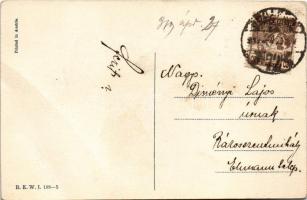 1919 Lila ruhás hölgy napernyővel. B.K.W.I. 188-5. / Lady in purple with parasol s: Mela Koehler (EB...