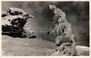 1940 Rozsnyó, Roznava; Barátkő szikla a Ökörhegyen (Pozsálón) a MTE (Magyar Turista Egyesület) rozsn...