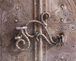 Ezüst (Ag) összecsukható hanukija úti gyertyatartó - az ókori szentély főbb elemeivel díszítve, gyer...