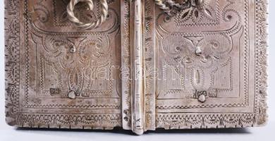 Ezüst (Ag) összecsukható hanukija úti gyertyatartó - az ókori szentély főbb elemeivel díszítve, gyer...