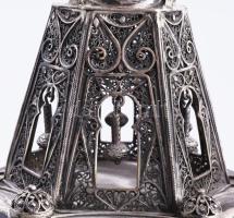 Filigrán ezüst (Ag) hanukai menóra samesszel. cca 19. sz. vége, gazdag filigrán díszítéssel, jelzett...