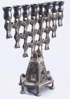 Filigrán ezüst (Ag) hanukai menóra samesszel. cca 19. sz. vége, gazdag filigrán díszítéssel, jelzett...