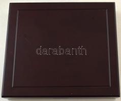 Mahagóni fa érmetartó kazetta bársonybéléssel, 1db beépített + 1db kivehető tálcával, összesen 15db ...