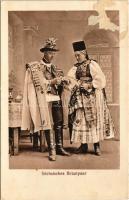 Erdélyi szász pár / Sächsisches Brautpaar / Transylvanian Saxon folklore. Verlag Emil Fischer, Druck von Jos. Drotleff (ragasztónyom / glue mark)