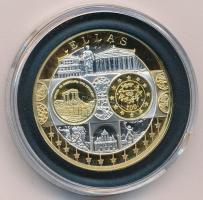 2002-2010 k. "Emlékérem az euróövezet országainak közös valutájáról - Görögország" aranyozott, ezüstözött Cu-Ni emlékérem kapszulában, tanúsítvánnyal (35mm) T:PP