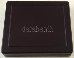 Mahagóni érmetartó kazetta bársonybéléssel, 1db kivehető tálcával, összesen 12db ~30x40mm-es, és 1db...