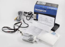 Olympus Mju 820 fényképezőgép, leírással, dobozában.
