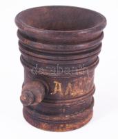 Antik fa kis mozsár, sérüléssel, m: 8 cm