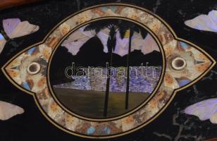 Szecessziós lepkeszárnykép tálca, középen tengerparti jelenet pálmafákkal, üvegezett, fán sérüléssel...