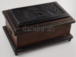 cca 1930 Art deco fa díszdoboz, kulcs nélkül, sérüléssel, tetején art deco női akt jelenettel, 34x22x16 cm