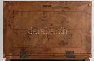 cca 1930 Art deco fa díszdoboz, kulcs nélkül, sérüléssel, tetején art deco női akt jelenettel, 34x22...