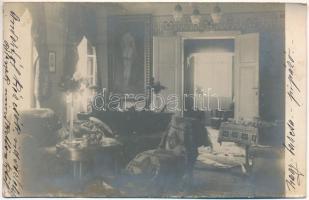1913 Déva, kastély, "pipázó", szalon, festmény, belső. Vadnai Béla kiadása / castle, smooking room, painting, interior. photo + "HORGOS - KAMARÁSERDŐ POSTAI ÜGYN." + "ARAD - BUDAPEST 6" vasúti mozgóposta bélyegző (fl)