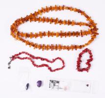 Zacskónyi ásvány és ékszer, közte gránát, ametsizt, stb.