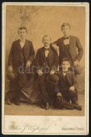 ca 1900 Nagyszombat, Wykopal J. műterme: három férfi fotója kabinetfotó 11x16 cm
