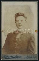 1906 Fiatalúr magyaros ruhában, Debrecen, Letzter J. műterme vizitkártya